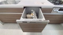 炊事時間を大幅に短縮できる食器洗浄乾燥機付き＾＾食器を洗う手間が減るので家族とのコミュニケーションの時間や自分の時間が増えますね。