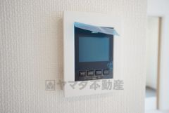 防犯性もばっちり、TVモニター付きインターフォン完備。大きなモニターで玄関先を確認できます。録画機能が付いているので不在時の訪問者も確認できて安心です^^