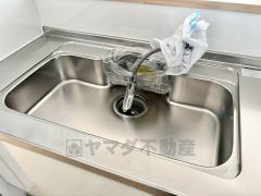 大きなお鍋も楽々洗える幅の広いシンクです＾＾