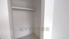 クローゼット付きなので、すっきりと整理整頓でき気持ちよく過ごせますね＾＾