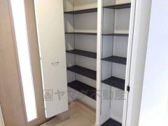 たっぷり収納できるシューズボックス付きなので、家族全員の靴がきれいに整頓できます。