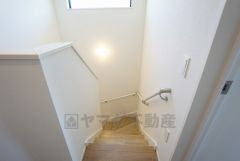 手摺付きなので安全に上り下りできますね＾＾