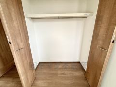 大きめのクローゼットがついた使いやすい洋室です。すっきりと整理整頓できるので気持ちよくすごせます＾＾