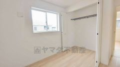 クローゼット付きなので、すっきりと整理整頓でき気持ちよく過ごせますね＾＾