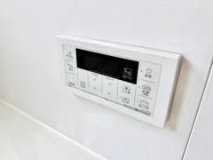お湯の量や温度調整したい時、簡単に操作できるのでどんな季節でも快適なバスタイムになりそうです＾＾