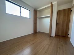 住む人のこだわりを活かす洋室＾＾クローゼットもあり荷物もすっきり片付けられ、ゆとりのある暮らしが出来ます＾＾