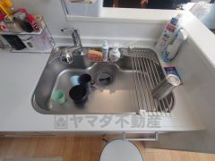 ステンレスシンクなので簡単にお掃除できますよ。