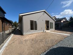 リビング後方はお庭スペースを用意しています。