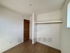 1日の疲れを癒すくつろぎのバスルーム。足を伸ばしてもゆったりと入れるサイズです。お子様と一緒にお風呂に入っても狭くないですね＾＾