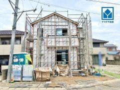 スーパーやコンビニなども近く周辺環境充実。快適でゆとりのある生活空間で新生活を始めましょう＾＾