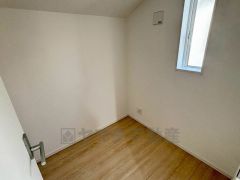 主寝室には書斎や趣味部屋としても使えるテレワークルームとWIC完備