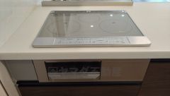 汚れてもサッとふける、お手入れのしやすいIHクッキングヒーター。オール電化なので経済的です。