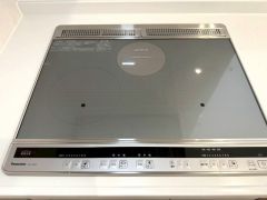 お手入れのしやすいIHクッキングヒーターです。3口コンロなので、効率よくお料理が楽しめます。毎日のお料理も楽しくなりますね＾＾