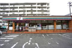 セブンイレブン　福岡長尾1丁目店まで徒歩4分