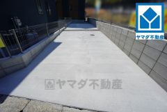 駐車スペースは縦列2台分を確保。マイカー用に、お客さま用に、余裕を持ってご利用いただけます＾＾