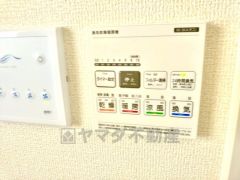 浴室暖房乾燥機には、暖房、乾燥、涼風、換気の4つの機能が付いています。タイマー付きです。換気・雨の日の洗濯も安心です＾＾