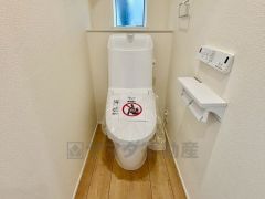 ウォシュレット、暖房便座、節電・節水機能など、使い勝手のよい高機能トイレです。