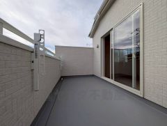 広いバルコニーはお洗濯物を干すだけでなく、開放的なアウトドア空間としてもお使いいただけます。