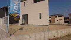 広々としたお庭付き＾＾周囲からの目線も気にならず、BBQやお子様のプールなども楽しめそうです