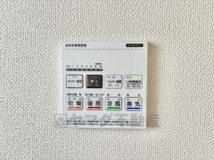 浴室暖房乾燥機には、暖房、乾燥、涼風、換気の4つの機能が付いています。タイマー付きです。換気・雨の日の洗濯も安心です＾＾