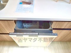 炊事時間を大幅に短縮できる食器洗浄乾燥機付き＾＾食器を洗う手間が減るので家族とのコミュニケーションの時間や自分の時間が増えますね。