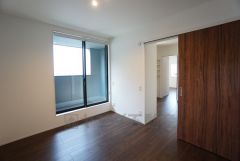 家具を選ばないナチュラルなフローリングとシンプルなクロスです＾＾