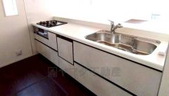 リビングダイニングを見渡せるキッチンです＾＾