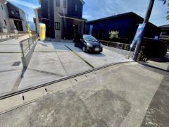 前面道路約4ｍ。バス通りから1本入った落ち着いた住宅地＾＾