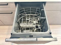 炊事時間を大幅に短縮できる食器洗浄乾燥機付き＾＾食器を洗う手間が減るので家族とのコミュニケーションの時間や自分の時間が増えますね。