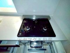 3種類の料理が同時に調理できる、3口ガスコンロ。忙しい夕食の支度時間が短縮できて効率よくお料理が楽しめます。