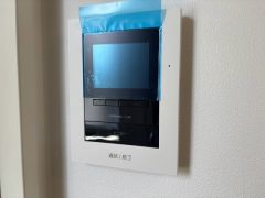 防犯はもちろん、セールスマン対策にもなるモニター付きインターホンです。お子さん1人での留守番時にも活躍しそうです。
