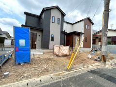カースペース2台分を確保。 毎日の通勤やお買い物にも便利な住まいです。