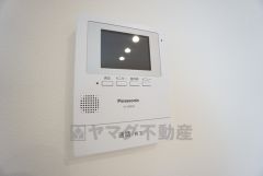 防犯性、セキュリティ対策に安心できるテレビモニター付きインターフォンです。セールスマン対策にもなり安心できます。