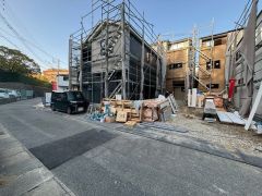 前面道路は6ｍと広々としているので、駐車も楽々できますね＾＾