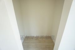 ウォークインクローゼット付き＾＾棚などを置くもよし、収納の仕方は自由自在＾＾