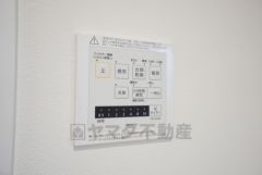 浴室暖房乾燥機には、暖房、乾燥、涼風、換気の4つの機能が付いています。タイマー付きです。換気・雨の日の洗濯も安心です＾＾