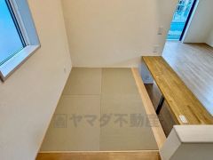 リビング横の2帖のマルチステップ