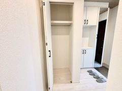 1階玄関横にあるファミリークローゼットです＾＾