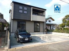 小学校やコンビニなども近く周辺環境充実。快適でゆとりのある生活空間で新生活を始めましょう＾＾