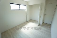 家具を選ばないナチュラルなフローリングとシンプルなクロスです＾＾