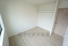 明るい室内は、風通しも良く、大変居心地の良い空間となっております。日当たりがよく、子供部屋としての利用もおすすめ。