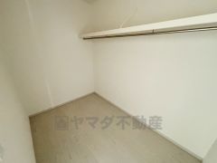 大容量のウォークインクローゼット。季節ごとのお洋服全てを収納できるので、衣替えも楽になりますね＾＾