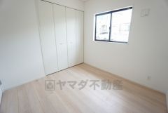 家具を選ばないナチュラルなフローリングとシンプルなクロスです＾＾