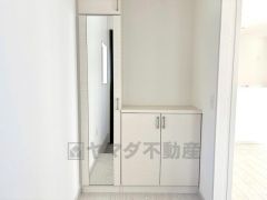 たっぷり収納できるシューズボックス付きなので、家族全員の靴がきれいに整頓できます。