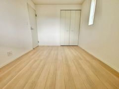 居室としてももちろん、収納や書斎、お子様のプレイスペースにも＾＾使い勝手が良さそうです＾＾