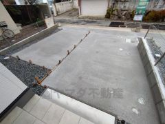 駐車スペースは2台分確保。マイカー用に、来客用に、余裕を持ってご利用いただけます。