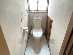 ウォシュレット、暖房便座、節電・節水機能など、使い勝手のよい高機能トイレです。