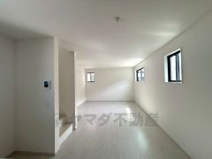 前面道路は広々としているので、駐車も楽々できますね＾＾