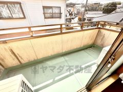 陽当たりの良いバルコニーです。お洗濯やお布団干しはもちろん、日光浴スペースにも。