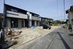 前面道路南側4ｍに面しています。